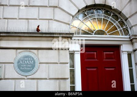 Plaque pour l'architecte Robert Adam à Fitzroy Square, Londres Banque D'Images