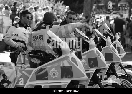 Royaume-uni, Angleterre, BRIGHTON, 4 août 2007. La police Brighton Pride Gay Pride annuelle événement dans la ville de la côte sud. Banque D'Images