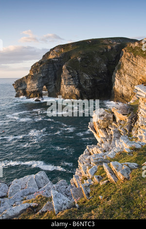 Passage de la mer dans le nord du comté de Donegal en Irlande au coucher du soleil Banque D'Images