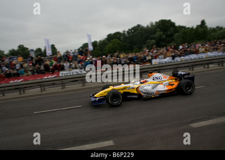 Renault Formule1 la conduite sur la rue fermée à Varsovie Banque D'Images