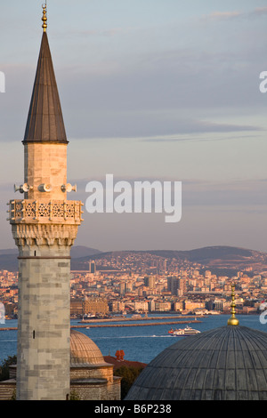 Vue sur le Bosphore et le côté asiatique d'Istanbul, du côté de l'Europe, Turquie Banque D'Images