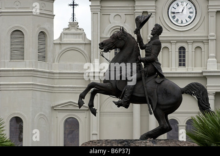 Une statue d'Andrew Jackson se dresse à Jackson Square. en arrière-plan, Cathédrale St Louis. La Nouvelle Orléans, Louisiane. Banque D'Images