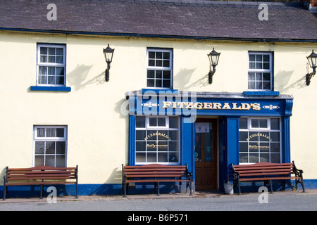 Fitzgeralds bar dans le village d'Avoca dans Co. Wicklow, Irlande, (le village où Ballykissangel a été filmé). Banque D'Images