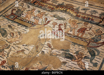 Pêche à Cupids mosaïque Villa Romana à Casale près de Piazza Armerina Sicile Italie Banque D'Images