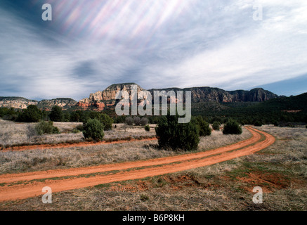 Chemin de terre À TRAVERS L'OUEST DU DÉSERT PRÈS DE Sedona, Arizona COL BOYNTON Banque D'Images