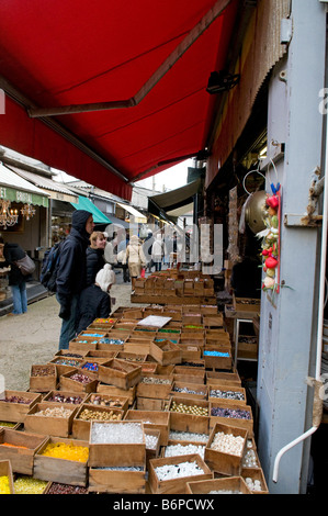 Le marché aux puces de la Porte de Clignancourt, à Paris Banque D'Images