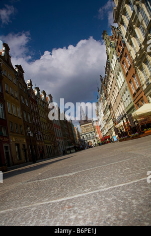 Pologne Gdańsk Trójmiasto Polska Europe Rue de l'Union européenne bâtiment architecture occidentale sun Banque D'Images