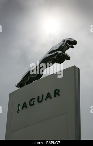 Concessionnaires Jaguar signe showroom Banque D'Images