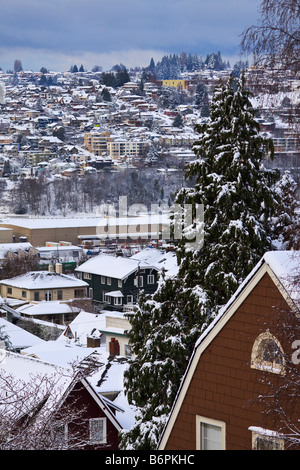 Vue ouest de la Queen Anne Hill de Magnolia quartier après la tempête de neige Seattle Washington Banque D'Images