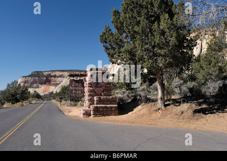 Panneau d'entrée du parc national de Zion, le long de la route 9 dans l'Utah Banque D'Images