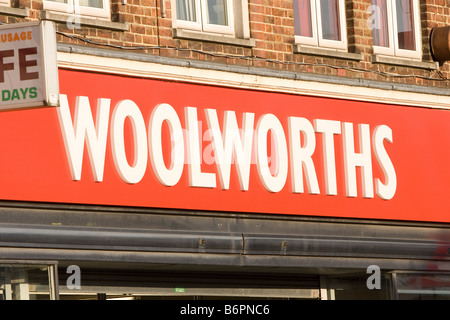 Derniers jours de Woolworths en dehors du Grand Londres Banque D'Images