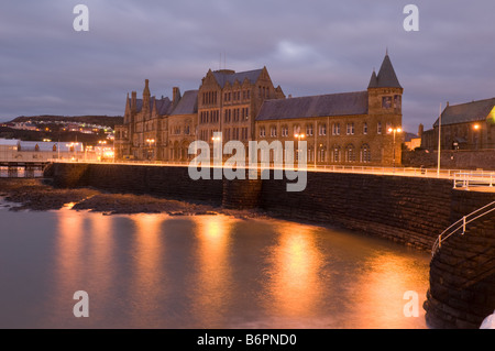 L'Université d'Aberystwyth Old College Building architecture gothique victorien de nuit Pays de Galles UK Banque D'Images