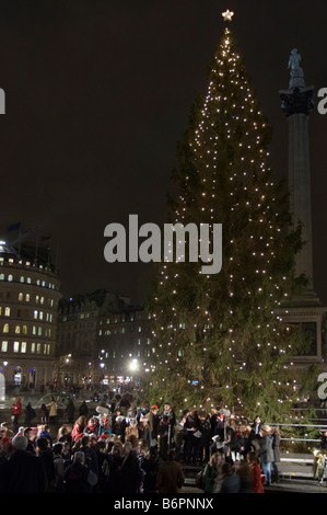 Trafalgar Square Londres Carol singers Banque D'Images