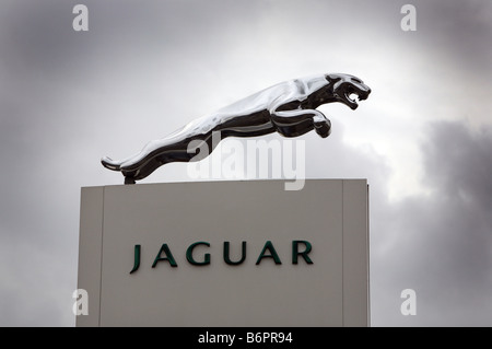 Concessionnaires Jaguar signe showroom Banque D'Images