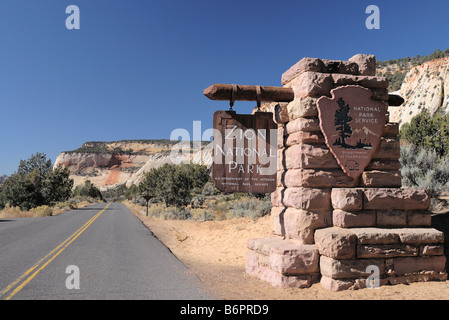 Panneau d'entrée du parc national de Zion, le long de la route 9 dans l'Utah Banque D'Images