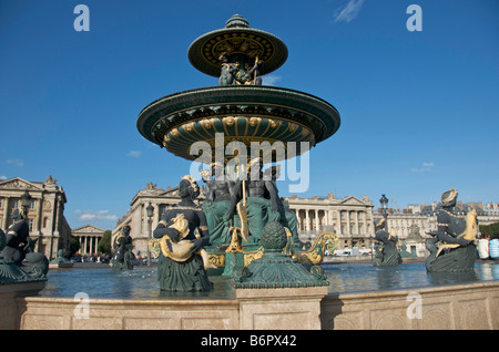 Fontaine à la place de la Concorde, Paris, France Banque D'Images