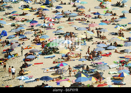 Les touristes à la plage de sable bondé, Espagne, Baléares, Majorque Banque D'Images