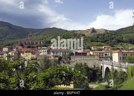 Fort Lagarde de Vauban, de l'église Saintes juste et Ruffine, France, Pyrénées, Prats de Mollo la Preste Banque D'Images