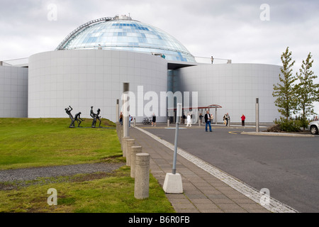 Perlan, 'La Perle', centre de Reykjavik, en Islande. Le Perlan contient des restaurants, une terrasse d'observation et Saga Museum Banque D'Images