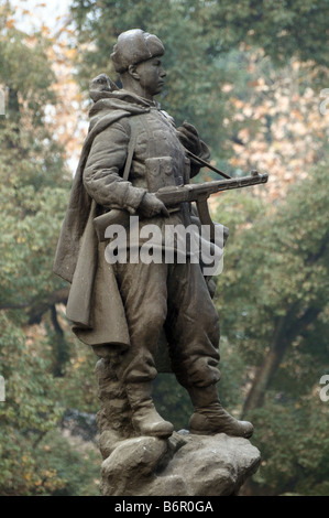 1954 statue aux Volontaires du peuple chinois que "aidé la Corée à résister à l'invasions américaines.' Hangzhou, Chine. Banque D'Images