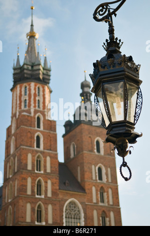 L'église St Mary et de la lanterne Krakow Pologne Banque D'Images