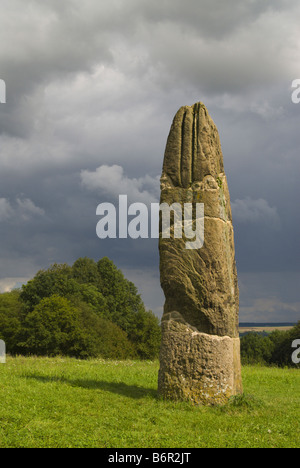 Gollenstein à Rome, en face de nuages orageux dart, Allemagne, Saarland, Bliesgau Banque D'Images