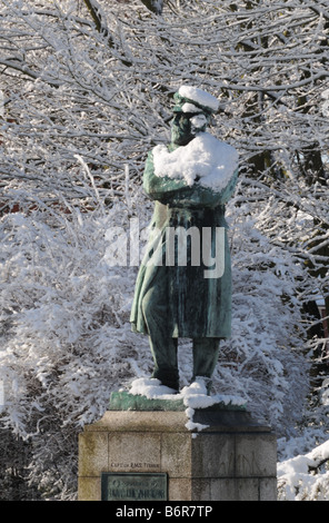 Statue de John Smith, Capitaine de l'infortuné Titanic Beacon Park Lichfield Staffordshire England Banque D'Images