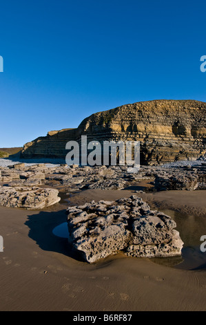 Dunraven Bay, également connu sous le nom de Southerndown Beach sur la côte du Glamorgan - Nouvelle-Galles du Sud Banque D'Images