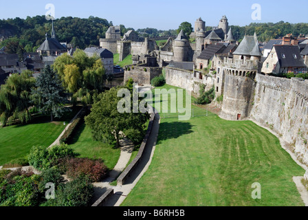 Remparts entourant le Château de Fougères Bretagne France Banque D'Images