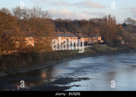 Vue sud Fatfield avec la rivière l'usure dans l'avant-plan Banque D'Images