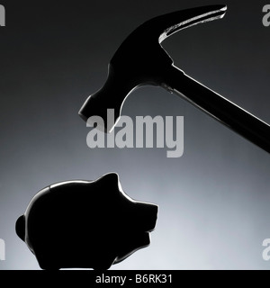 Claw hammer s'abattre sur une tirelire silhouette Banque D'Images