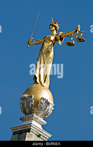La justice au-dessus de la vieille dame Bailey Londres Banque D'Images