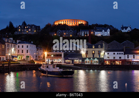 Le port port de pêche d'Oban 18e siècle dans le style de Colisée de Rome Bute Argyll Scotland UK Banque D'Images