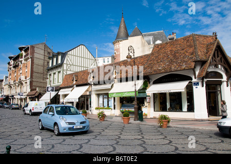 Rue de Deauville, Calvados, Normandie, France Banque D'Images