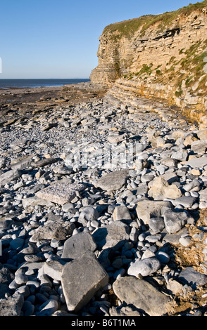 Les falaises de grès de Dunraven Bay dans la vallée de Glamorgan au Pays de Galles. Banque D'Images