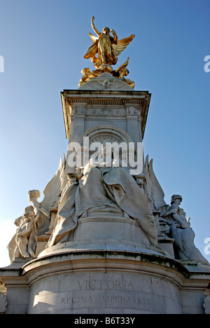 Victoria Memorial, à l'avant plan, London, UK Banque D'Images