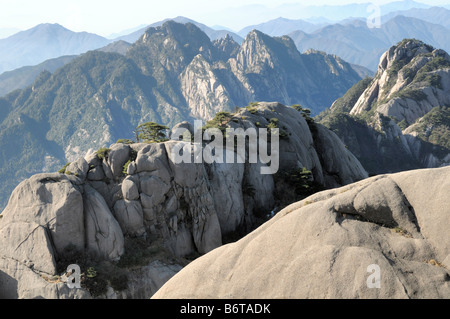 Montagnes de granit, Huangshan, La montagne jaune géoparc, Anhui, Chine. Banque D'Images