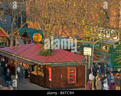 Stand de vente au marché de Noël à Francfort-sur-Main Allemagne Banque D'Images