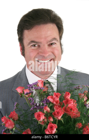 Un tir d'un handsome businessman holding a bouquet de roses pour sa femme amie secrétaire Banque D'Images