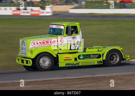 Course de camion australien John Falk coins dur et rapide à Perth s Barbagallo Raceway motorsport circuit. Banque D'Images