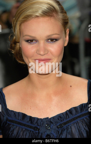 Julia Stiles arrive à la première UK de The Bourne ultimatum à l'Odeon Leicester Square Banque D'Images