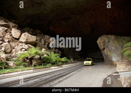 Par la route des Grottes de Jenolan Grande Arche Blue Mountains Australie Nouvelle Galles du Sud Banque D'Images