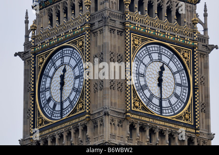 Deux de Big Ben's quatre cadrans de montre Banque D'Images