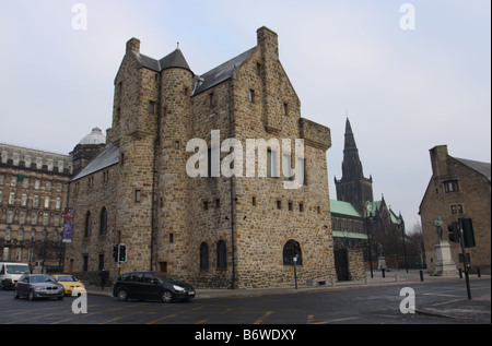 St mungo museum et la cathédrale de Glasgow décembre 2008 Banque D'Images