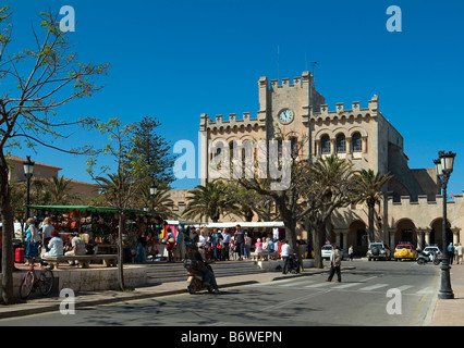 Plaza des né avec la Mairie, Ciutadella, Minorque, Baleares, Espagne Banque D'Images