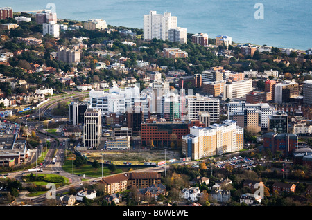 Vue aérienne du centre-ville de Bournemouth. Immeubles de bureaux et immeubles d'appartements près de la côte. Le Dorset. UK. Banque D'Images