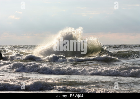 De grosses vagues en collision les uns avec les autres sur le lac Michigan Banque D'Images