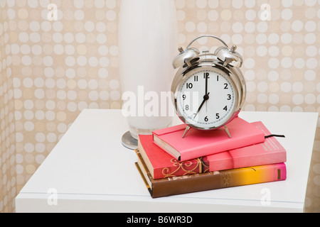 Réveil sur la table de chevet Banque D'Images