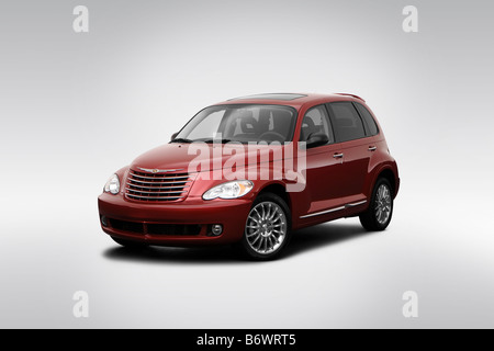 2009 Chrysler PT Cruiser Limited en rouge - angle de vue avant Banque D'Images