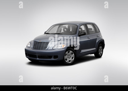 2009 Chrysler PT Cruiser dans l'argent - vue d'angle avant Banque D'Images